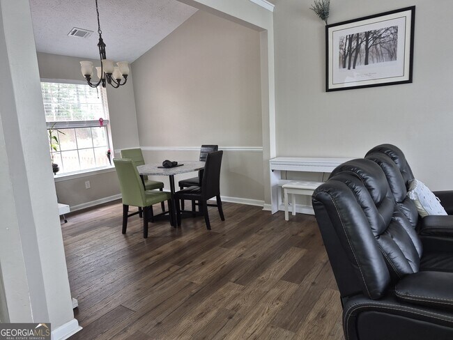 Foto del edificio - 418 Summer Hill Cir