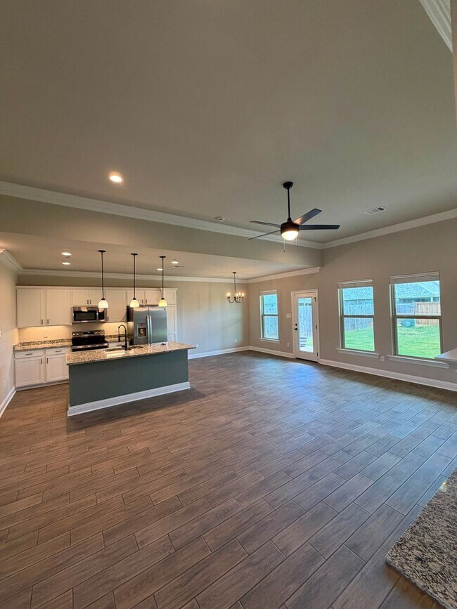 Building Photo - 421 Blanchard Lp