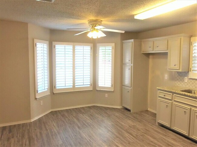 Foto del edificio - Beautifully Updated 3 bed 2 bath
