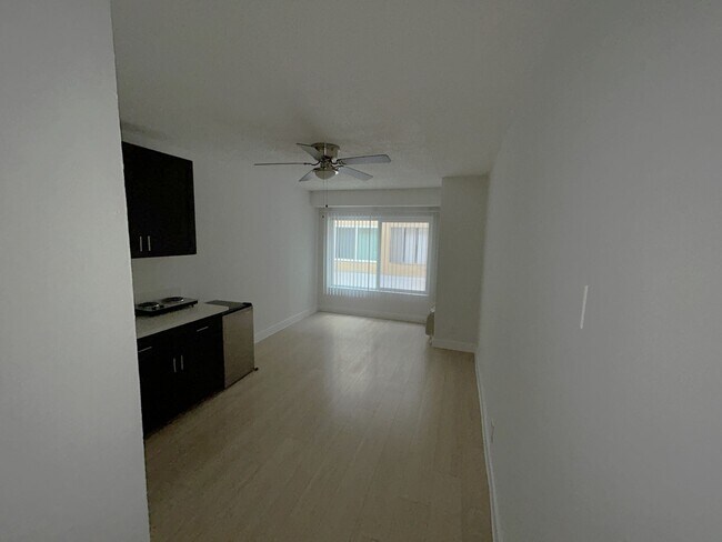 Foto del edificio - 535 S Catalina St