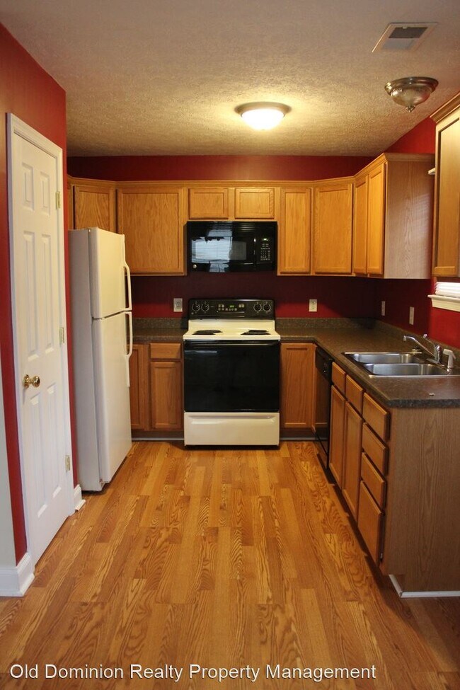 Foto del edificio - 2 br, 2.5 bath House - 107E 13th Street
