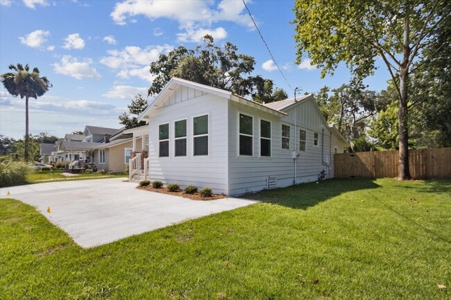 Foto del edificio - Newly Renovated Coastal Cottage for Lease!