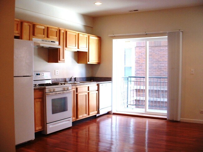 Foto del edificio - 2107 E 67th St