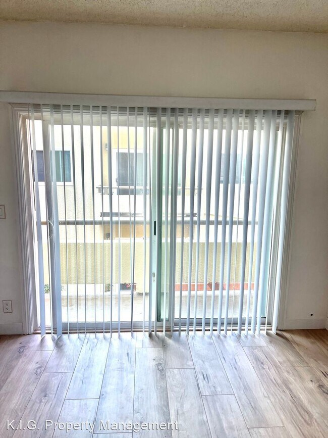 Foto del edificio - 2 br, 2 bath Apartment - 3925 Riverton Ave...