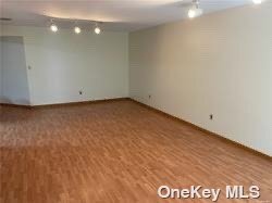 Building Photo - 27 Greenmeadow Dr