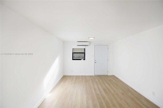 Foto del edificio - 1786 NW 15th St