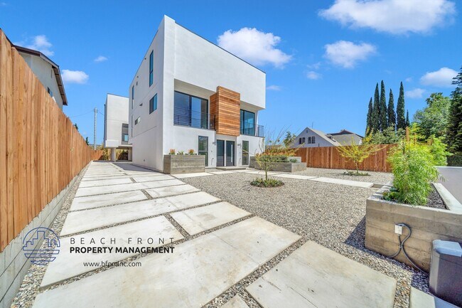 Foto del edificio - 660 N. Mariposa Ave.