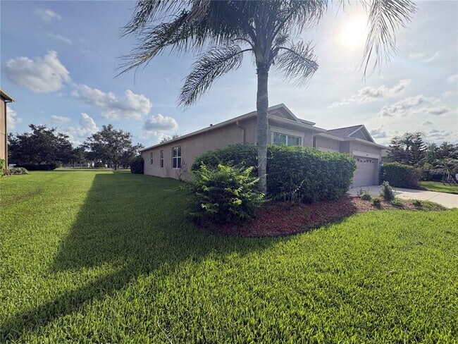 Foto del edificio - 10525 Palm Cove Ave