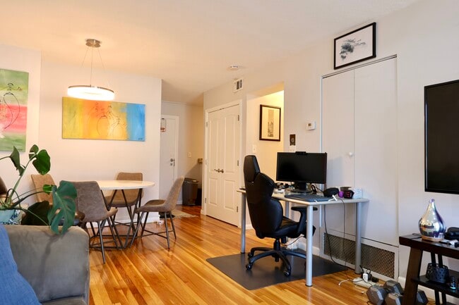 Building Photo - 800 Hyde Park Ave