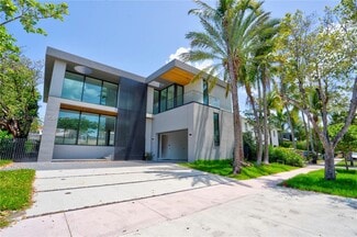 Building Photo - 735 Fernwood Rd