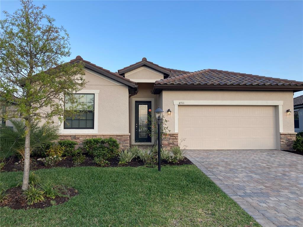 Foto principal - 6511 Clairborne Ln
