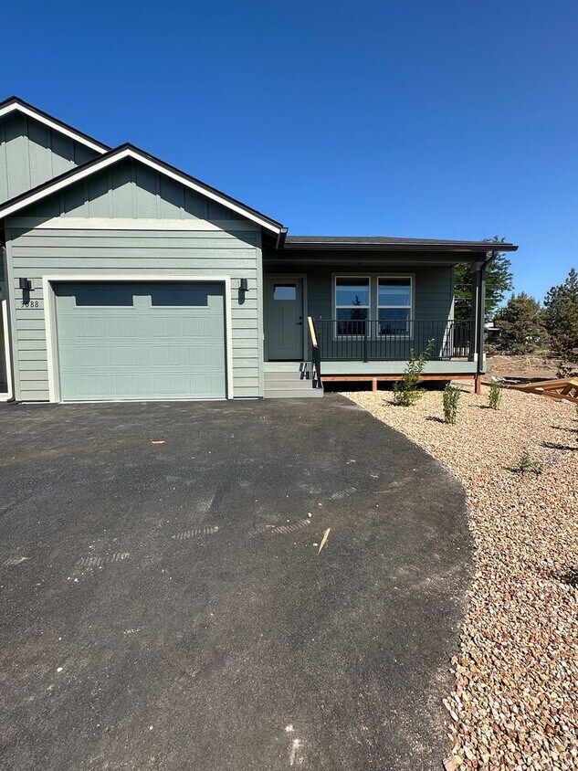 Foto principal - Brand New 2 Bedroom Duplex in SW Redmond