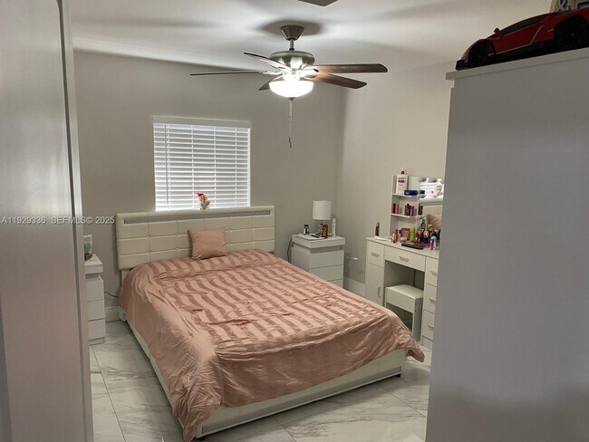 Foto del edificio - 342 E 46th St