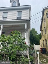 Building Photo - 256 Walnut St