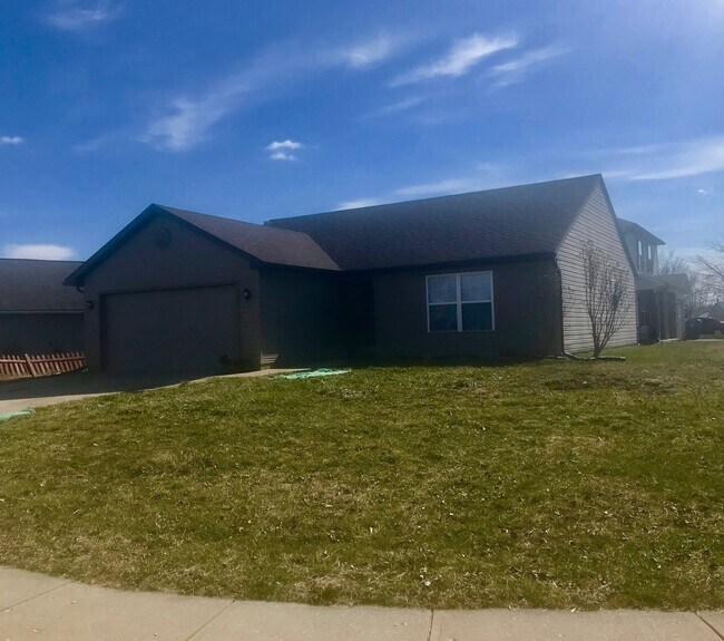 Building Photo - Totally Renovated 3 Bedroom 2 Bathroom Ran...