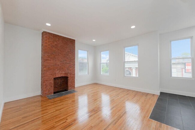 Building Photo - 120 Bowers St