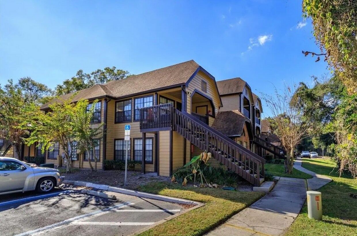 Foto principal - Beautiful 1 Bed/1 Bath Condo FOR RENT at L...