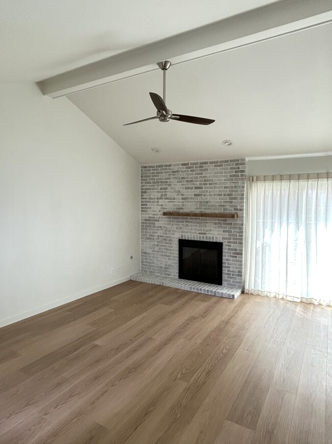 Foto del edificio - 114 Sarahs Grove Ln
