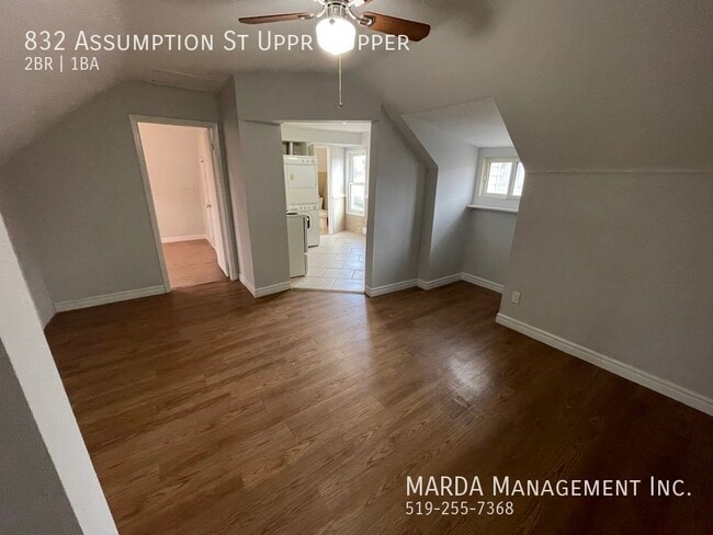 Building Photo - SPACIOUS 2 BED/1BATH UPPER UNIT! +  40 % HYDRO & WATER