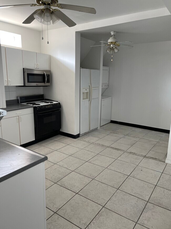 Building Photo - 3912 N Mozart St
