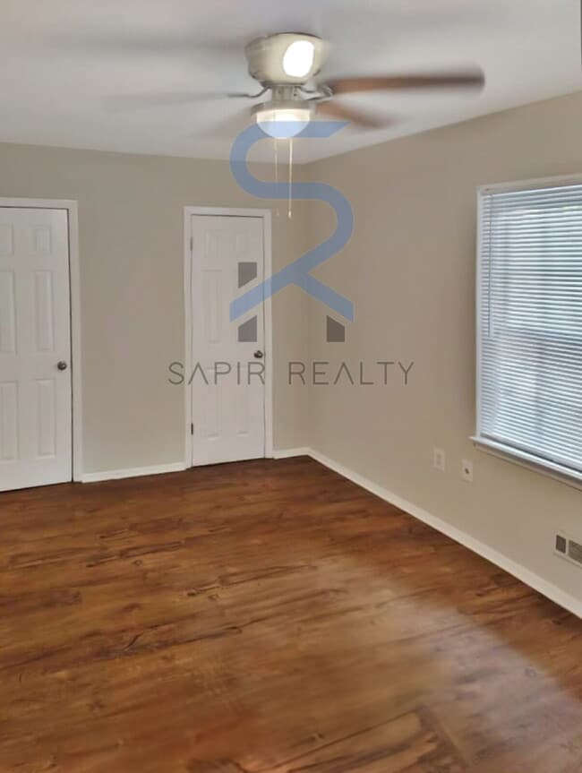 Building Photo - 225a Brady Dr