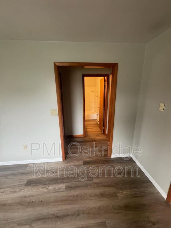 Building Photo - 707 N Center St