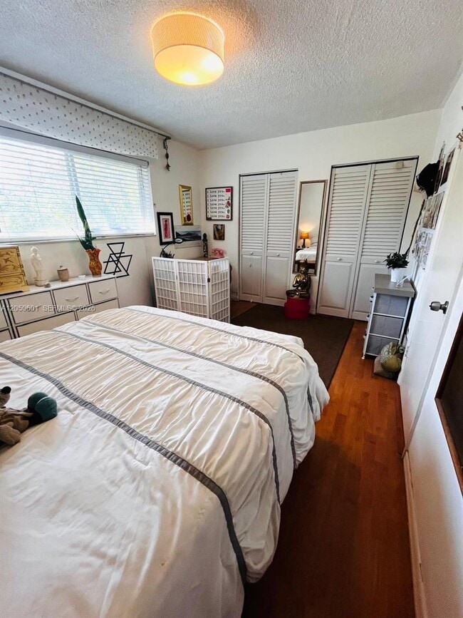 Foto del edificio - 520 NE 38th St