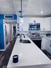 Building Photo - 390 Saxony Way