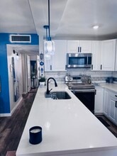 Building Photo - 390 Saxony Way