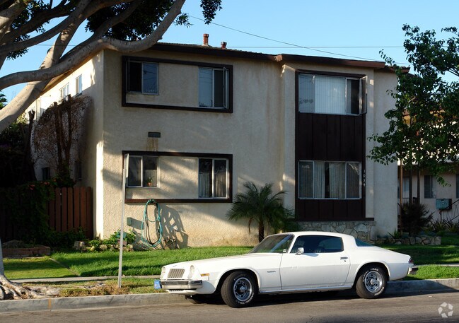 Building Photo - 1034 E Imperial Ave