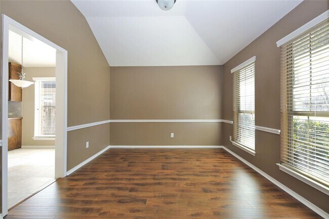 Foto del edificio - 2411 Oakland Valley Dr