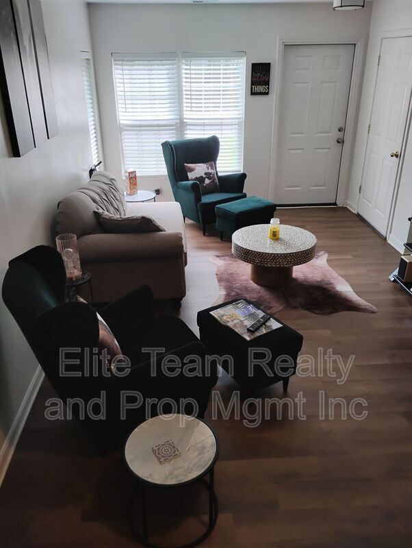 Foto del edificio - 336 Lutz Ave