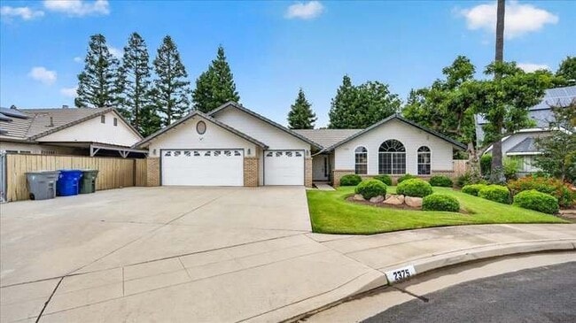 Building Photo - 2375 Fallbrook Ave