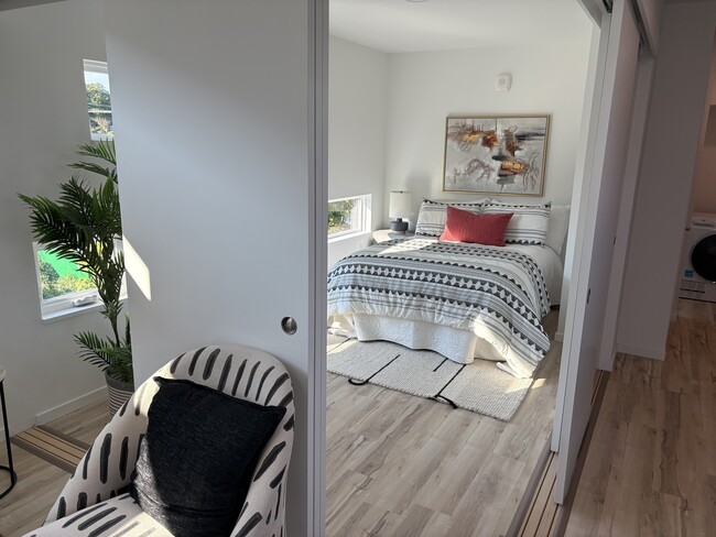 504 Bedroom with Floating Doors - The Harp