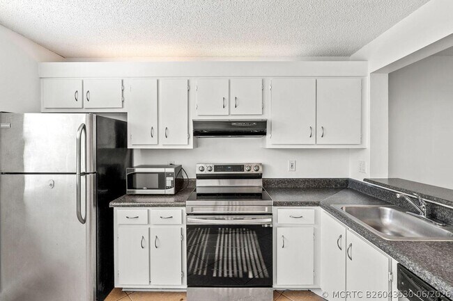 Foto del edificio - 5701 Riverside Dr