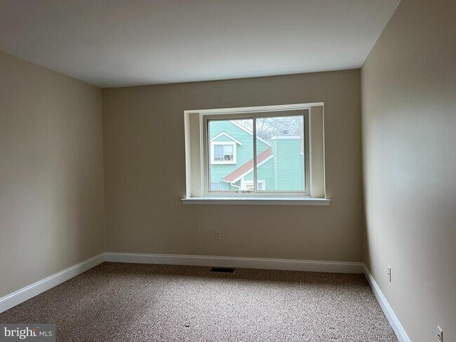 Foto del edificio - 331 Green Meadow Ln