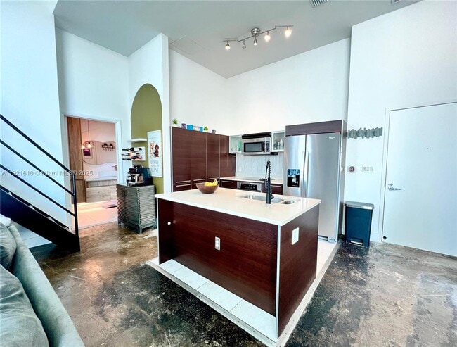 Building Photo - 1900 N Bayshore Dr