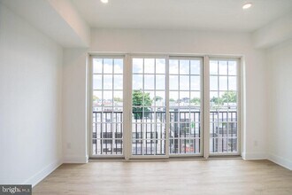 Building Photo - 1324 Frankford Ave