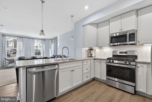 Building Photo - 100 Lawndale Dr