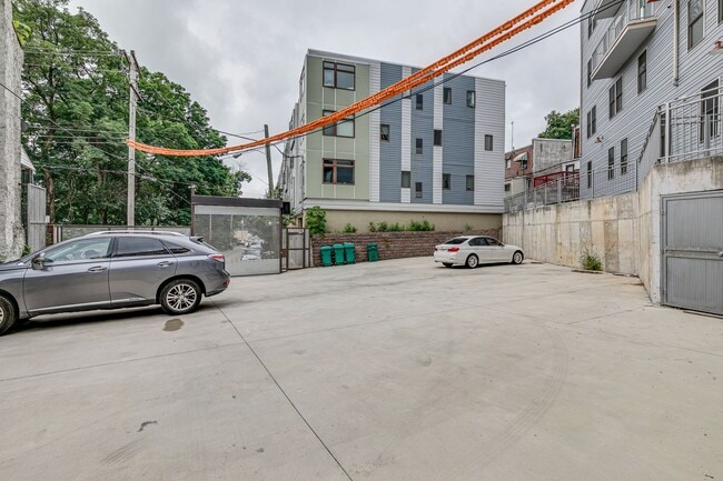 Building Photo - 549 Armstrong St