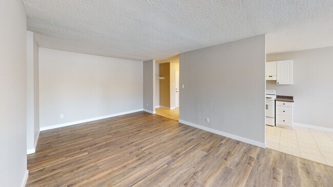 Photo du bâtiment - 10105-10107 107 Ave