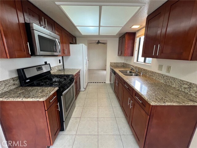 Foto del edificio - 7205 Parkside Pl