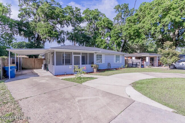 Building Photo - 1358 Hollyhock Cir