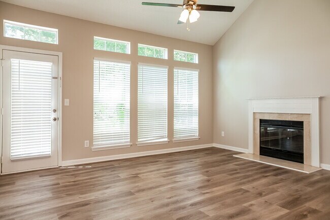 Foto del edificio - 8302 Bristol Ford Pl