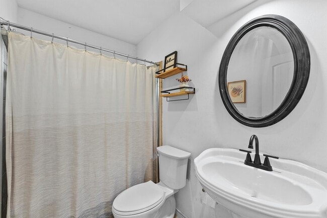 Foto del edificio - 16906 Rolling Acres Dr