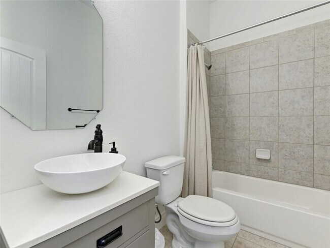 Foto del edificio - 2400 Winsted Ln