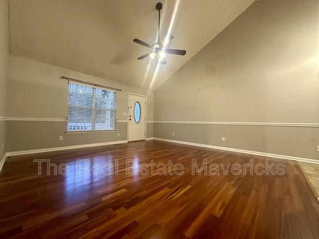 Building Photo - 695 Prater Rd