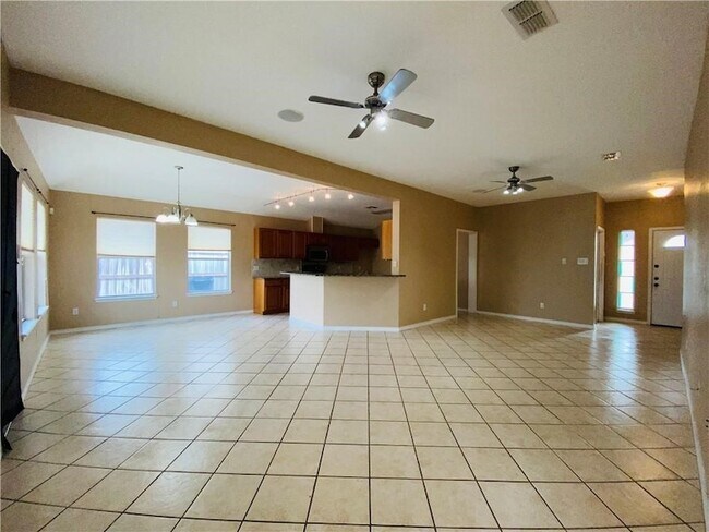 Building Photo - 2104 Westwood Dr