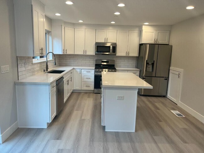 Building Photo - Brand New Townhome in Great Sunnyvale Neig...