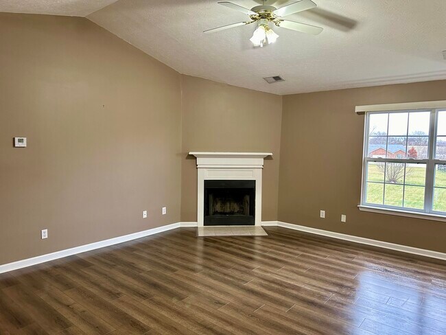 Building Photo - 216 Palm Hills Dr